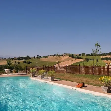 Sleeps 5 Pool Air Con Wifi